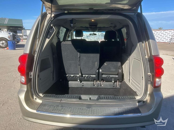 2016-dodge-grand-caravan-image-24