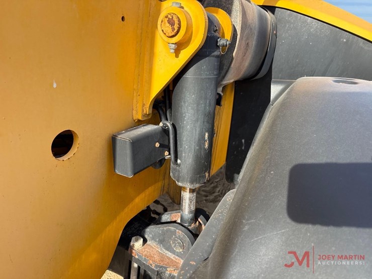 2017-jcb-510-56-image-18