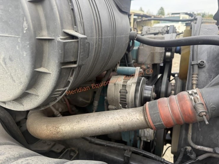 2002-international-4400lp-image-28