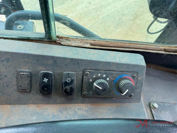 2019-deere-650k-lgp-image-22