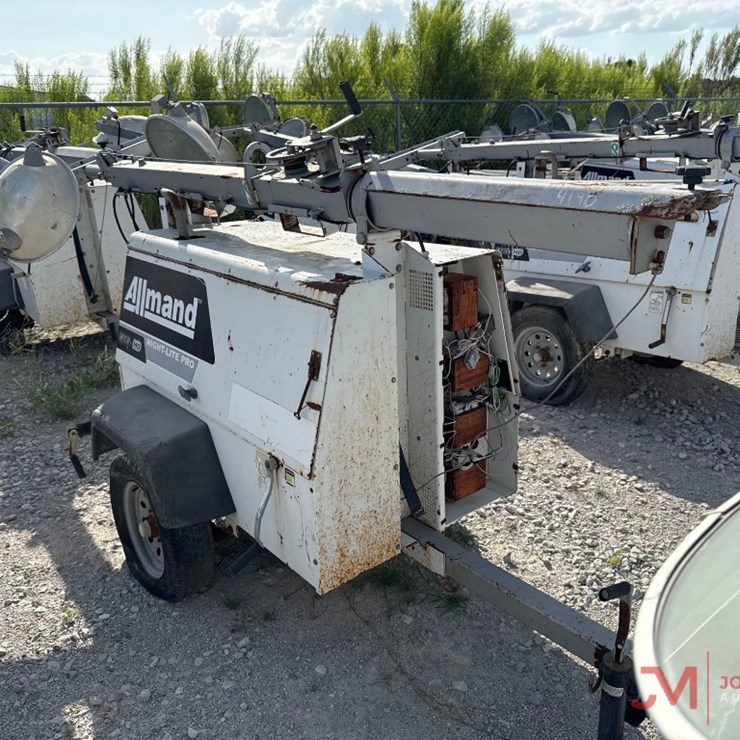 ALLMAND NITE-LITE PRO TOWABLE LIGHT TOWER