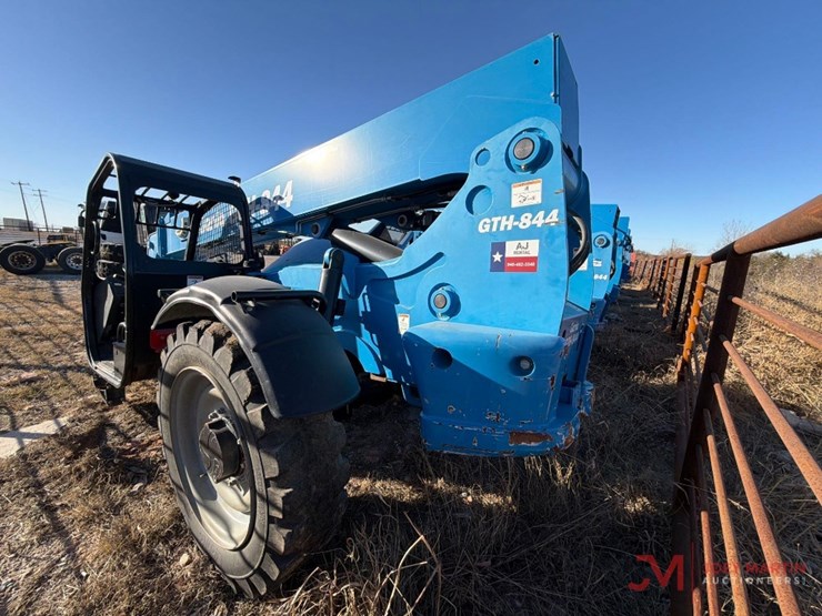 2019-genie-gth844-image-3