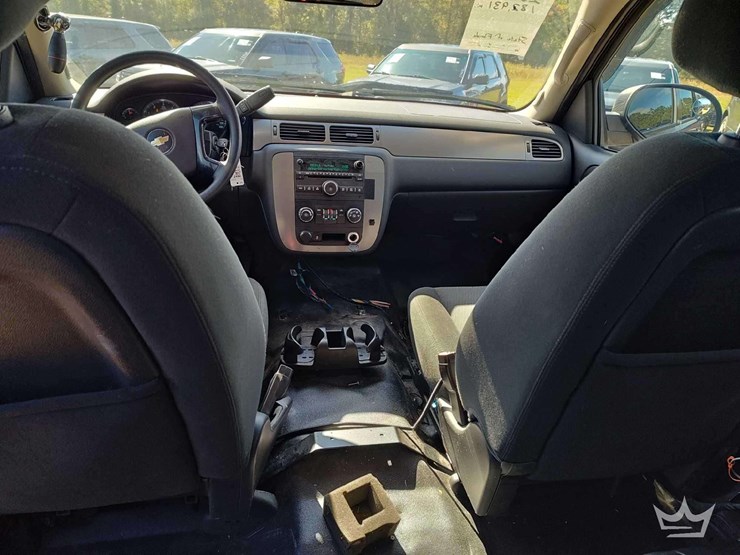 2014-chevrolet-tahoe-image-25