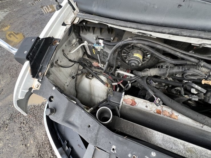 2014-chevrolet-express-paratransit-bus-image-13