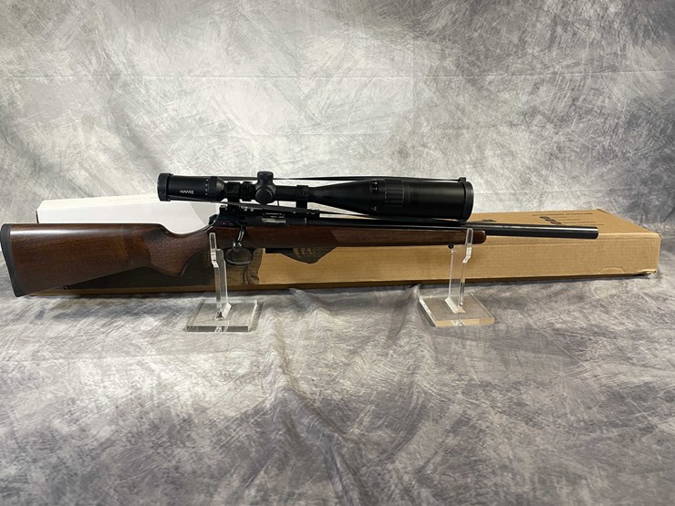 #1181-•-cz457,-17-hmr-bolt-action-rifle,-sn:-d064994,-(neenah,-wi)-image-1