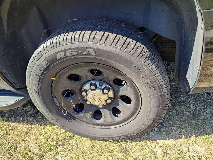 2014-chevrolet-tahoe-image-35