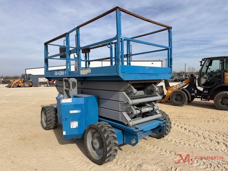 2013-genie-gs-4390-rough-terrain-scissor-lift-image-5