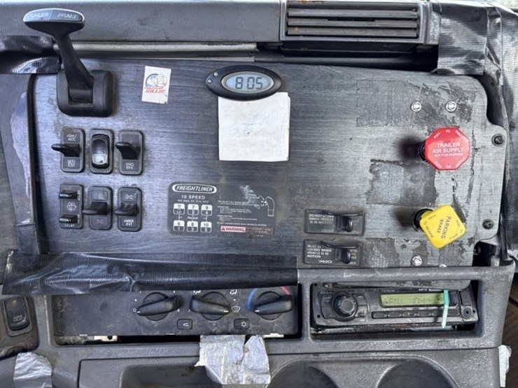 freightliner-s/a-truck-tractor-image-24