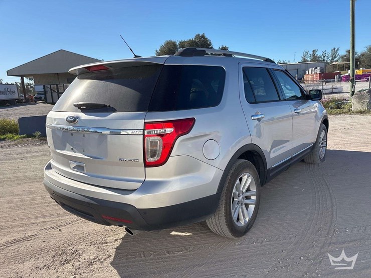 2014-ford-explorer-image-3