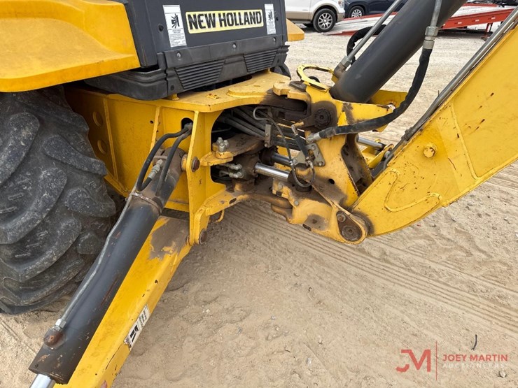 new-holland-b95c-image-8