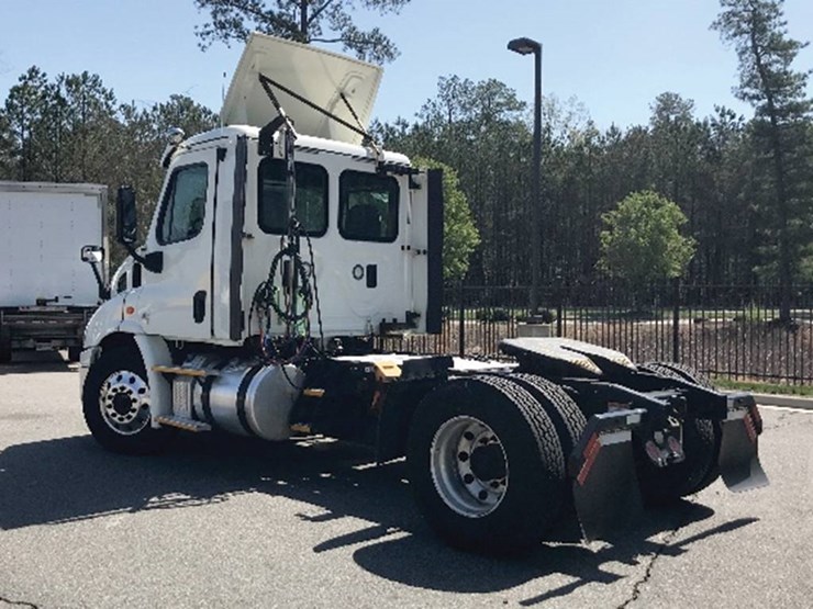 2017-freightliner-cascadia-113-image-4