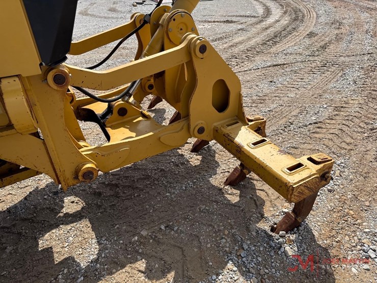 2012-caterpillar-140m2-image-10