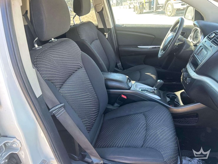 2016-dodge-journey-image-24