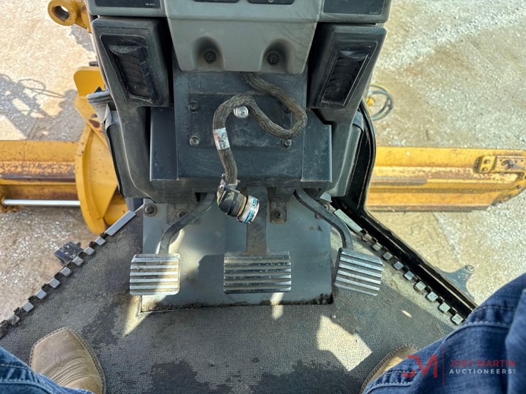 2012-caterpillar-140m2-image-20