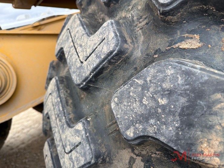 caterpillar-745-image-14