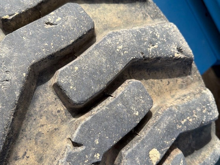 2013-genie-gs-4390-rough-terrain-scissor-lift-image-13