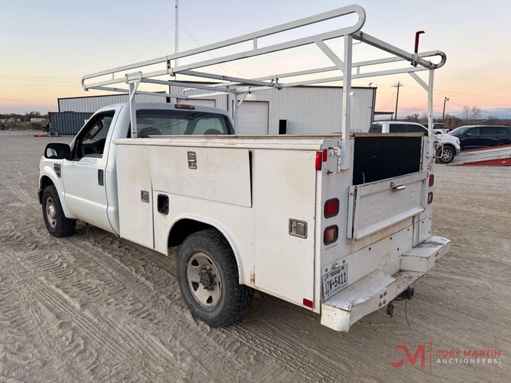 2009-ford-f250-xl-image-3