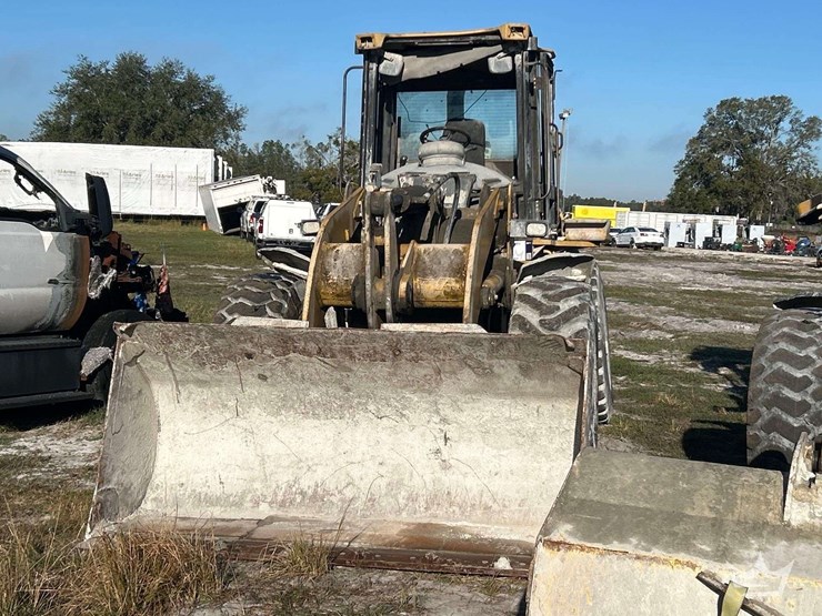 caterpillar-928g-image-2