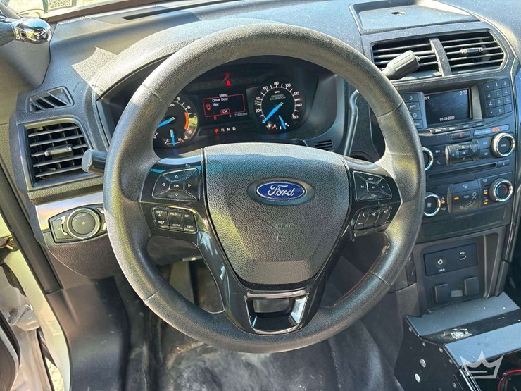 2016-ford-explorer-image-13