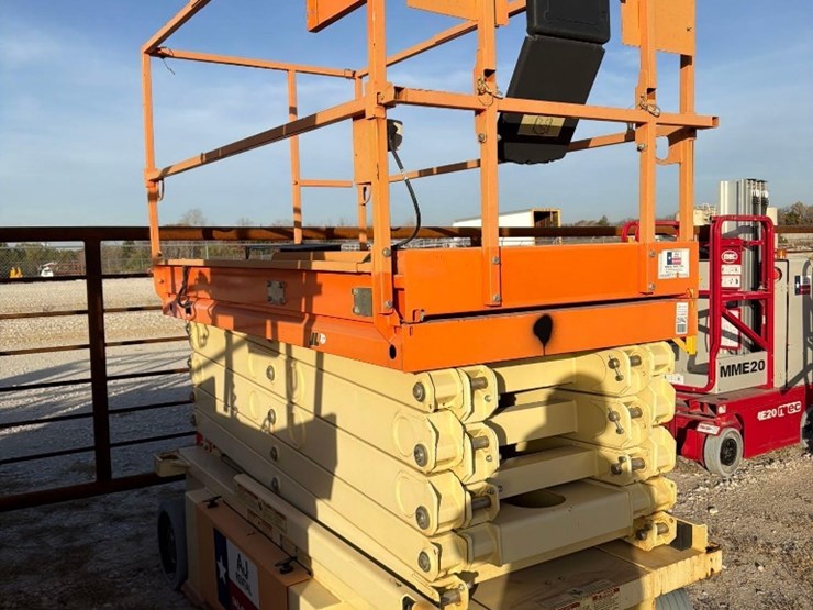 2015-jlg-3248rs-image-1