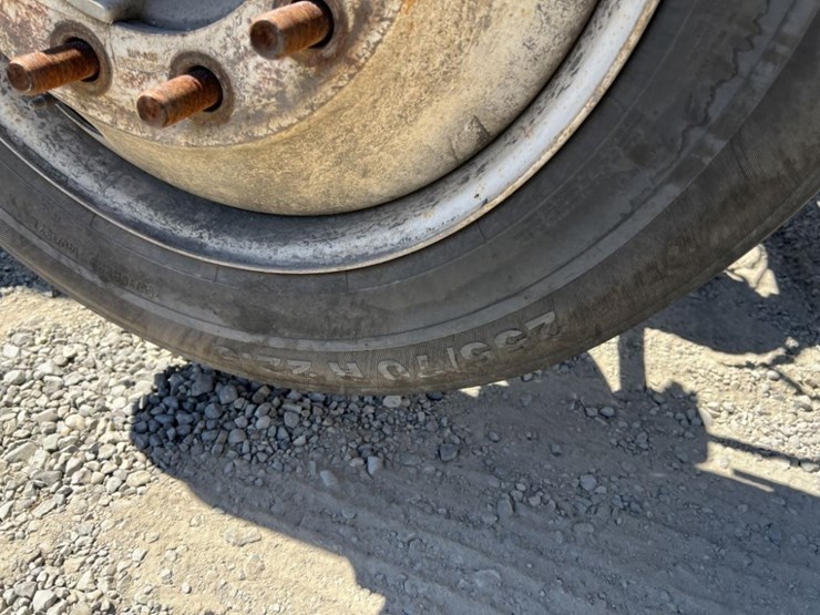 1997-peterbilt-567-image-12