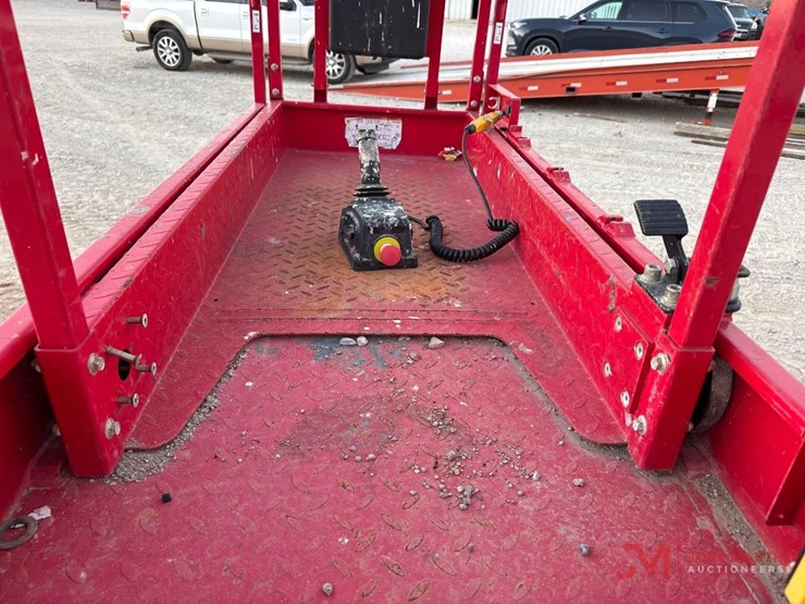 mec-micro-26-electric-scissor-lift-image-7