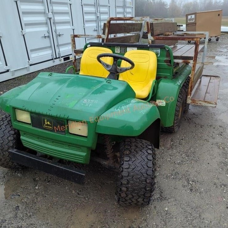 JOHN DEERE GATOR