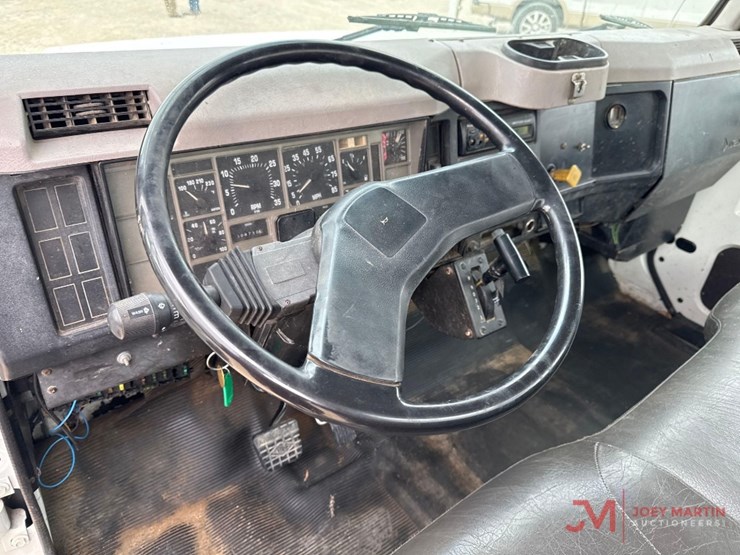 1996-international-4700-image-19