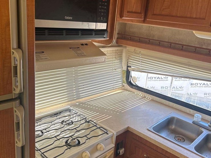 2003-coachmen-catalina-sport-220rk-class-c-motorhome-image-23