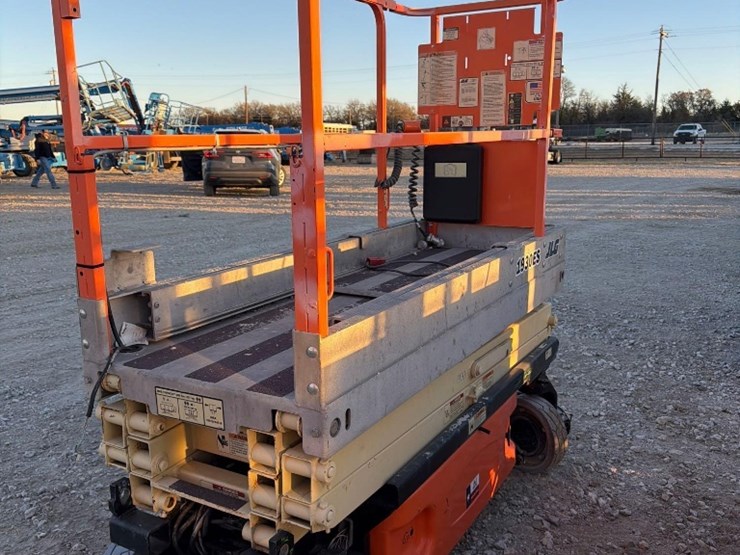 jlg-1930es-image-2