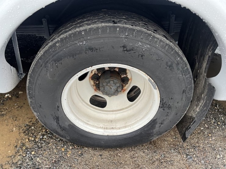 2015-chevrolet-express-paratransit-bus-image-16