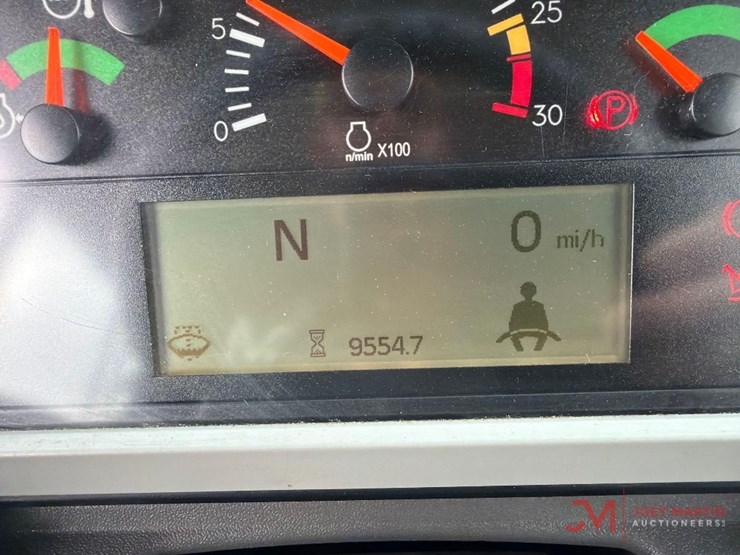 caterpillar-745-image-27