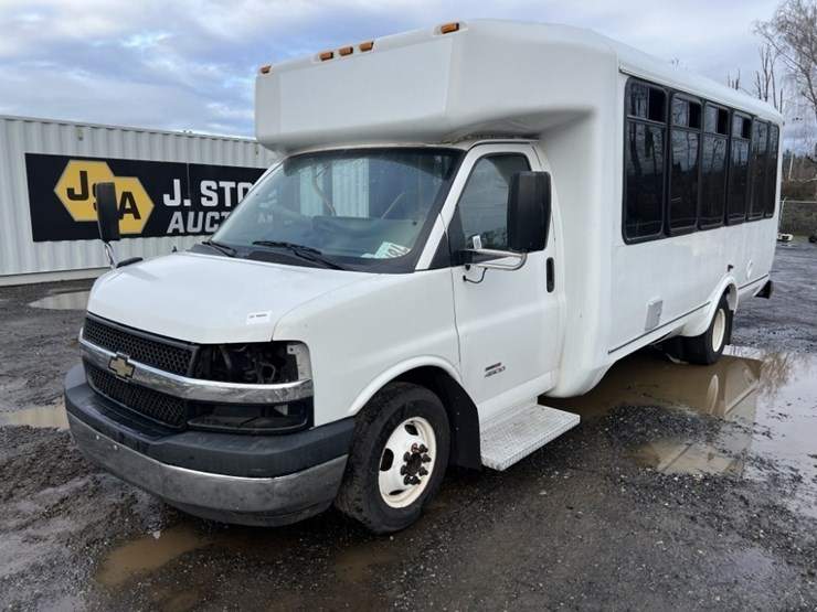 2014-chevrolet-express-paratransit-bus-image-1