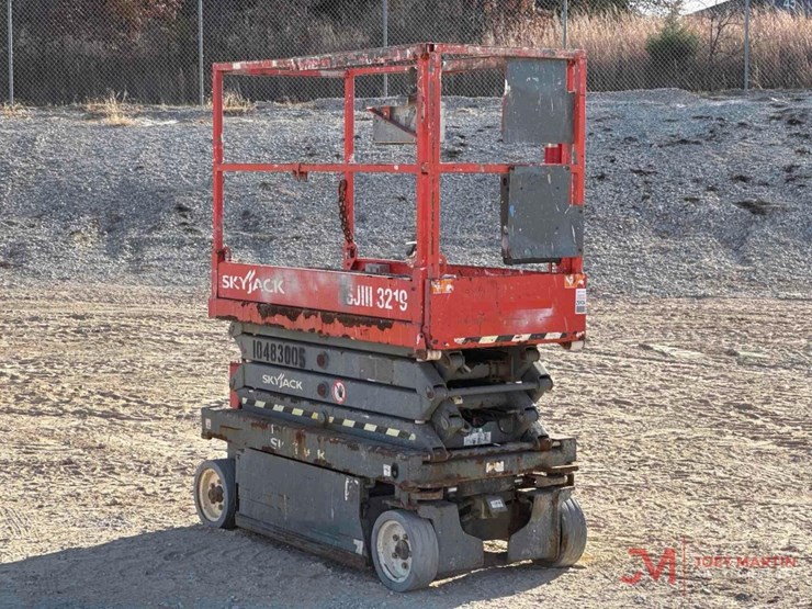 2016-skyjack-sj3219-electric-scissor-lift-image-1