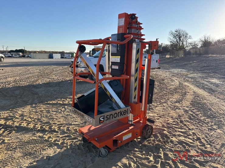 2019-snorkel-ul25-electric-man-lift-image-4