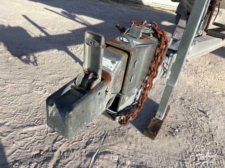 2011-armstong-marine-pilot-house-boat-w/-t/a-boat-trailer-image-59