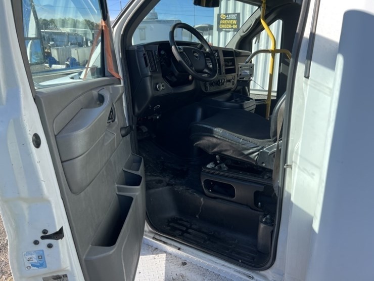 2014-chevrolet-express-paratransit-bus-image-16