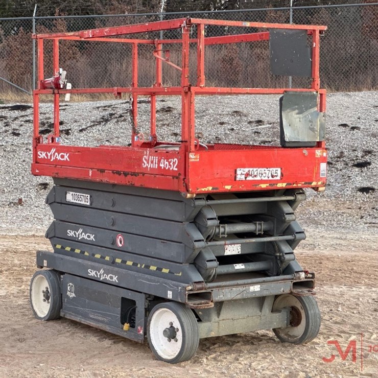 SKYJACK SJ4632 ELECTRIC SCISSOR LIFT