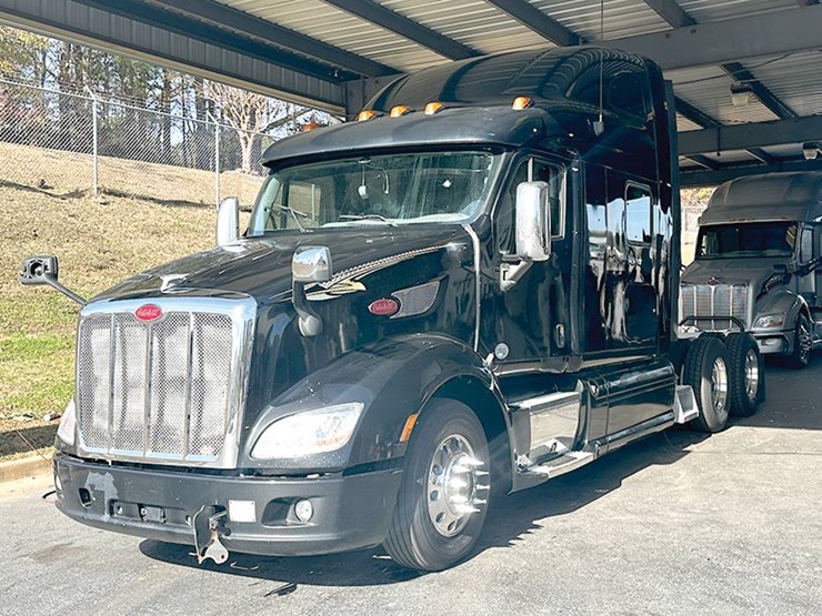 2015-peterbilt-587-image-1