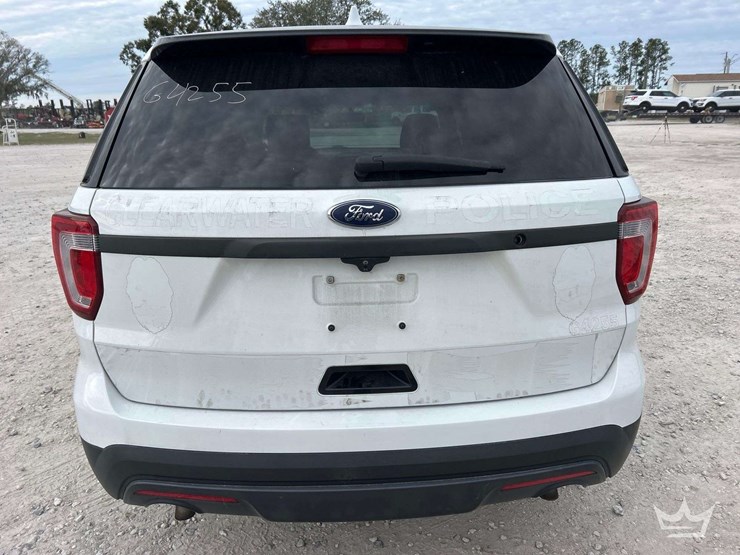 2016-ford-explorer-image-27