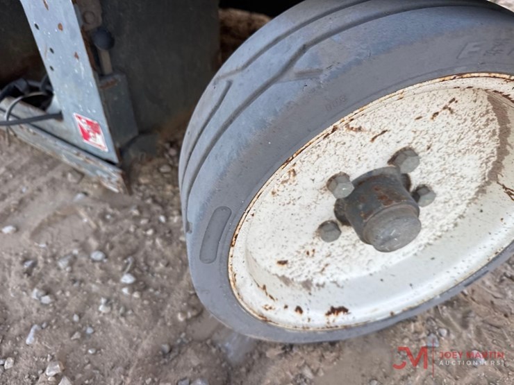 2015-skyjack-sj4632-electric-scissor-lift-image-9