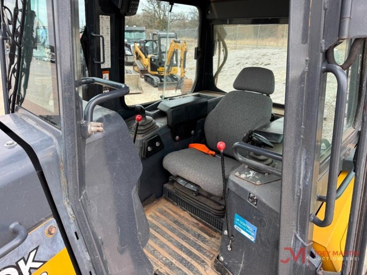 2019-deere-650k-lgp-image-16