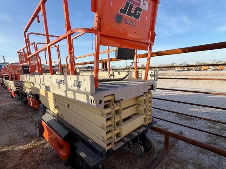 jlg-3246es-image-1