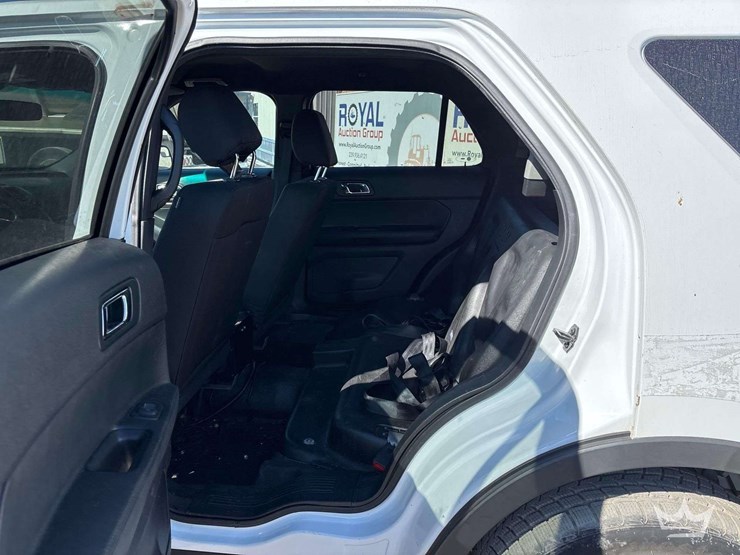 2016-ford-explorer-image-17