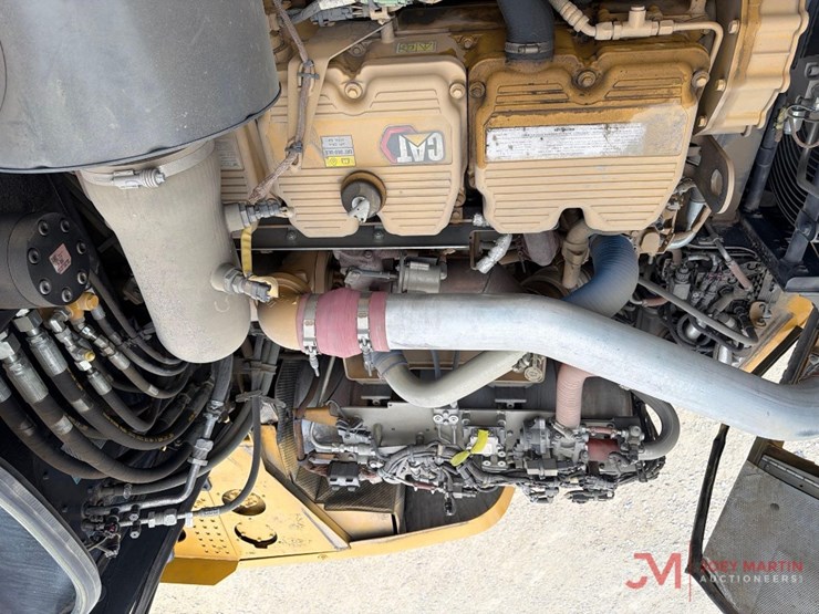 caterpillar-745-image-19