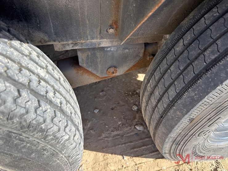 2020-doosanxp825hp-750-towable-air-compressor-image-7