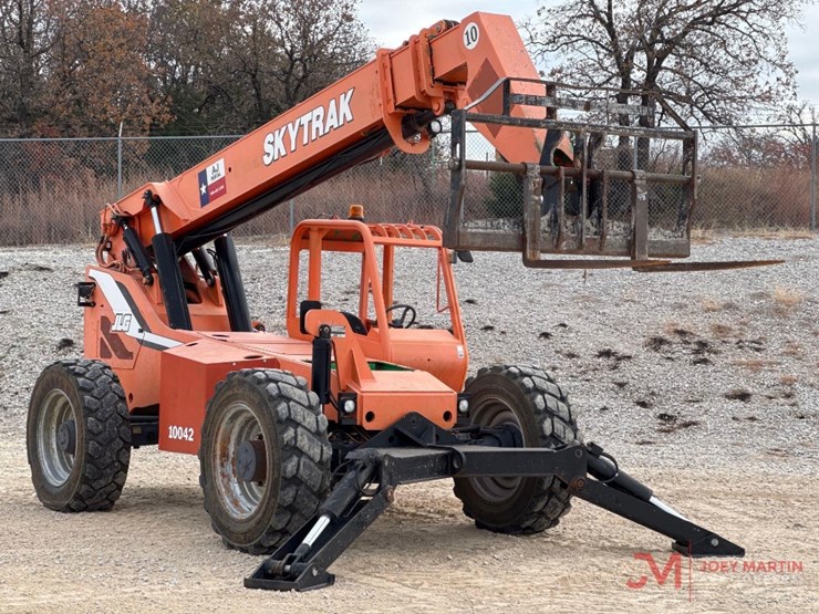 2013-sky-trak-10042-image-10