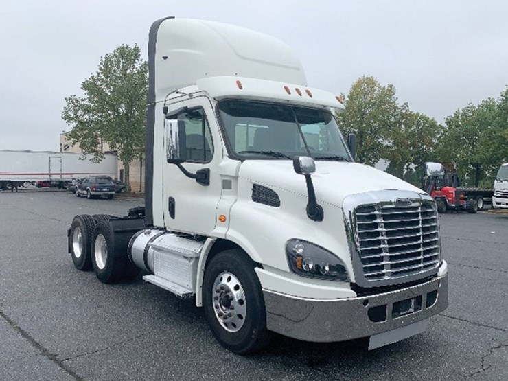 2018-freightliner-cascadia-113-image-1