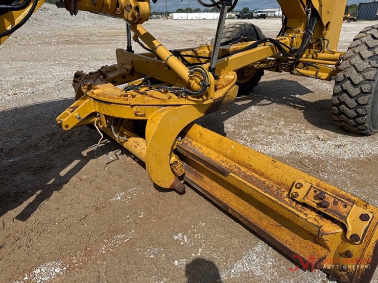 2012-caterpillar-140m2-image-14