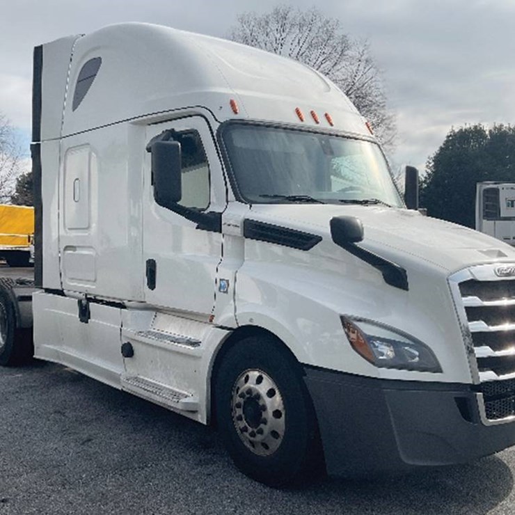 FREIGHTLINER CASCADIA 126